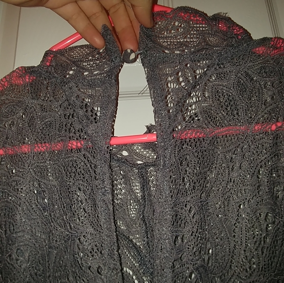 TORRID Sharkbite Floral Lace Top  Size 2 (18-20/ 2X) - Picture 3 of 12